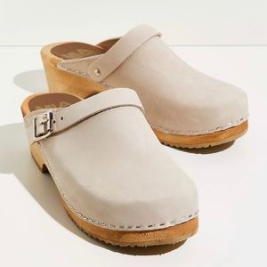 Mia Alma Clog in Beige